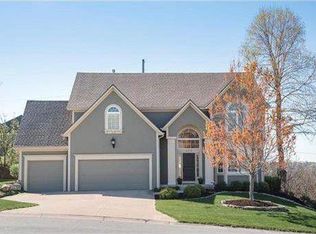 177 NE Hidden Ridge Ln, Lees Summit, MO 64064