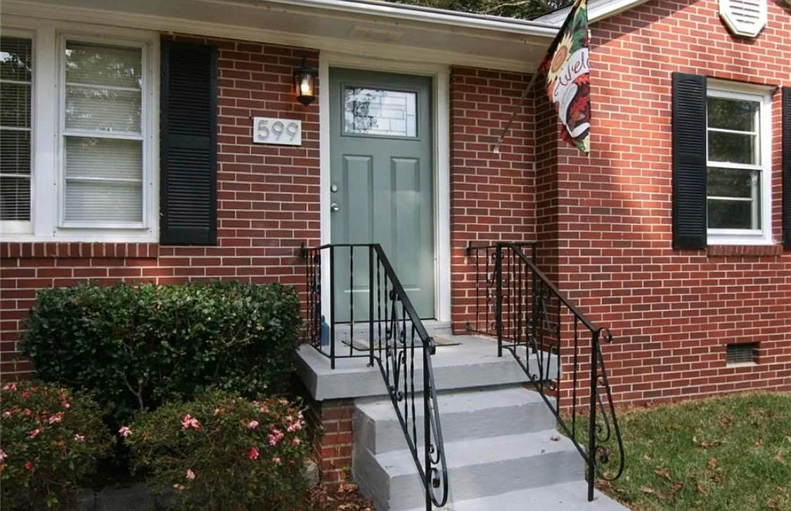 599 Kennesaw Dr SE — Photo 3