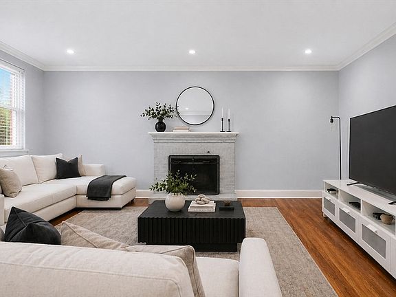 3rd image of 39 Commonwealth Ave APT 11