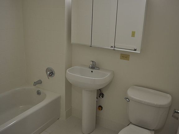 4th image of 14026 Franklin Ave #2