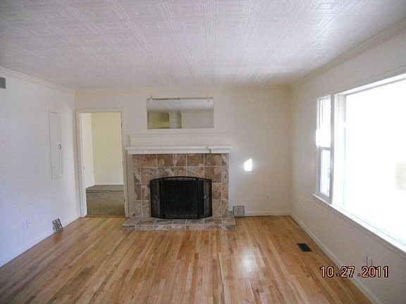 3rd image of 1044 Alexander Cir