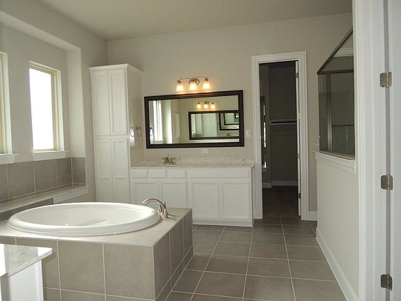 4th image of 2308 Echo Park Dr