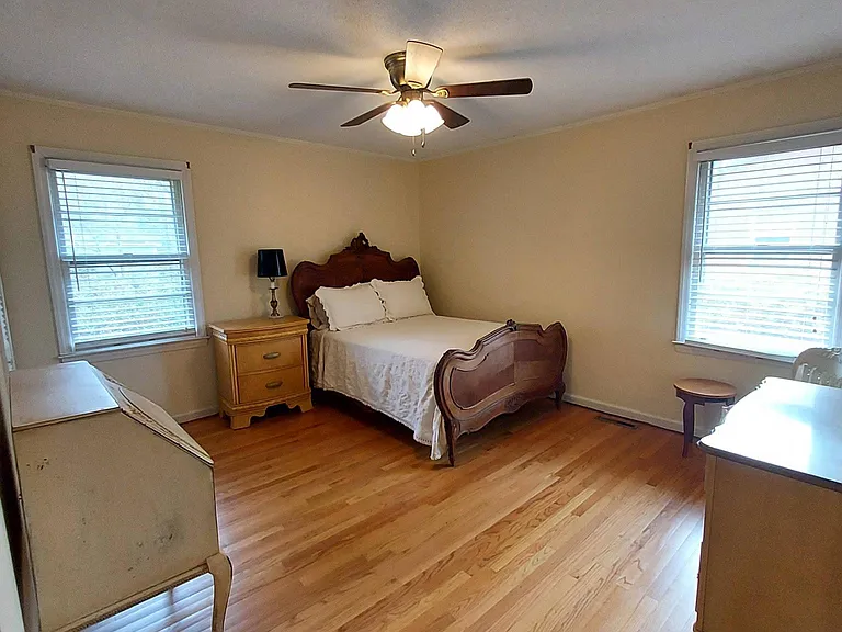 1316 Roberts St — Photo 10
