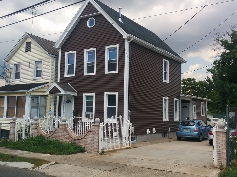 2nd image of 723 Livingston St