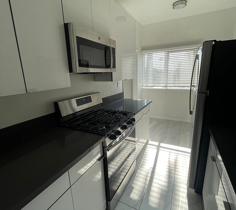 1st image of 323 E Lomita Ave #726105813