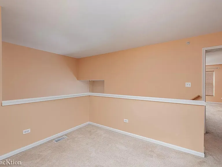 1584 Yellowstone Dr — Photo 9