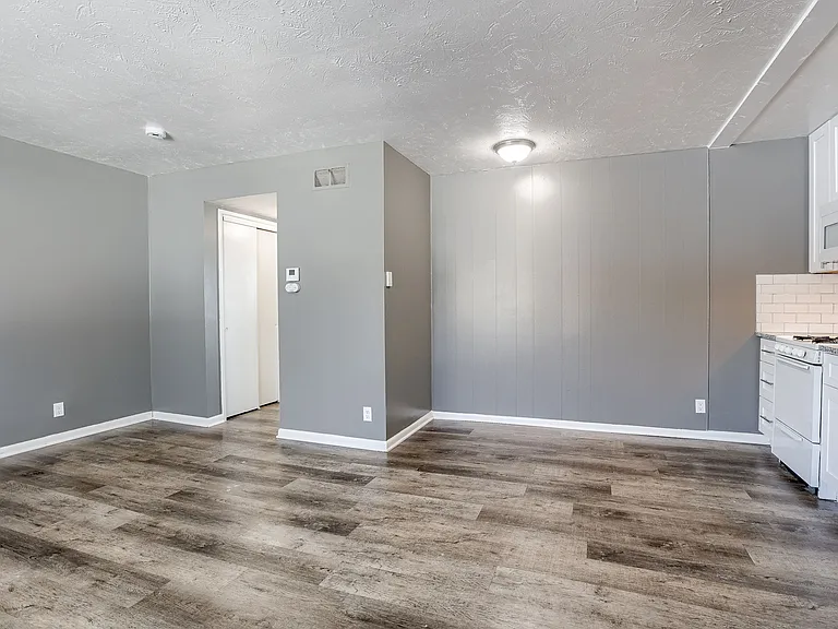 1015 N 47th Ave #8 — Photo 7