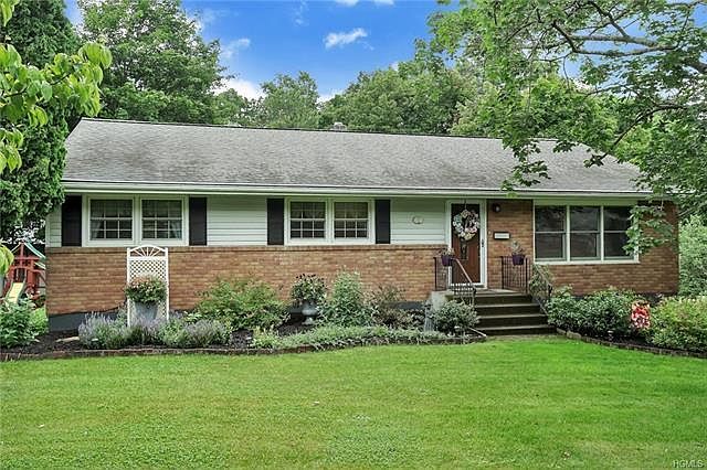1st image of 3 Tulip Ln