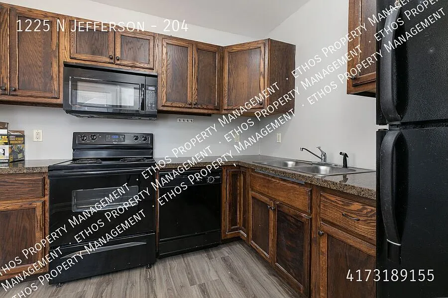 Building Photo - 1225 N Jefferson Ave #204