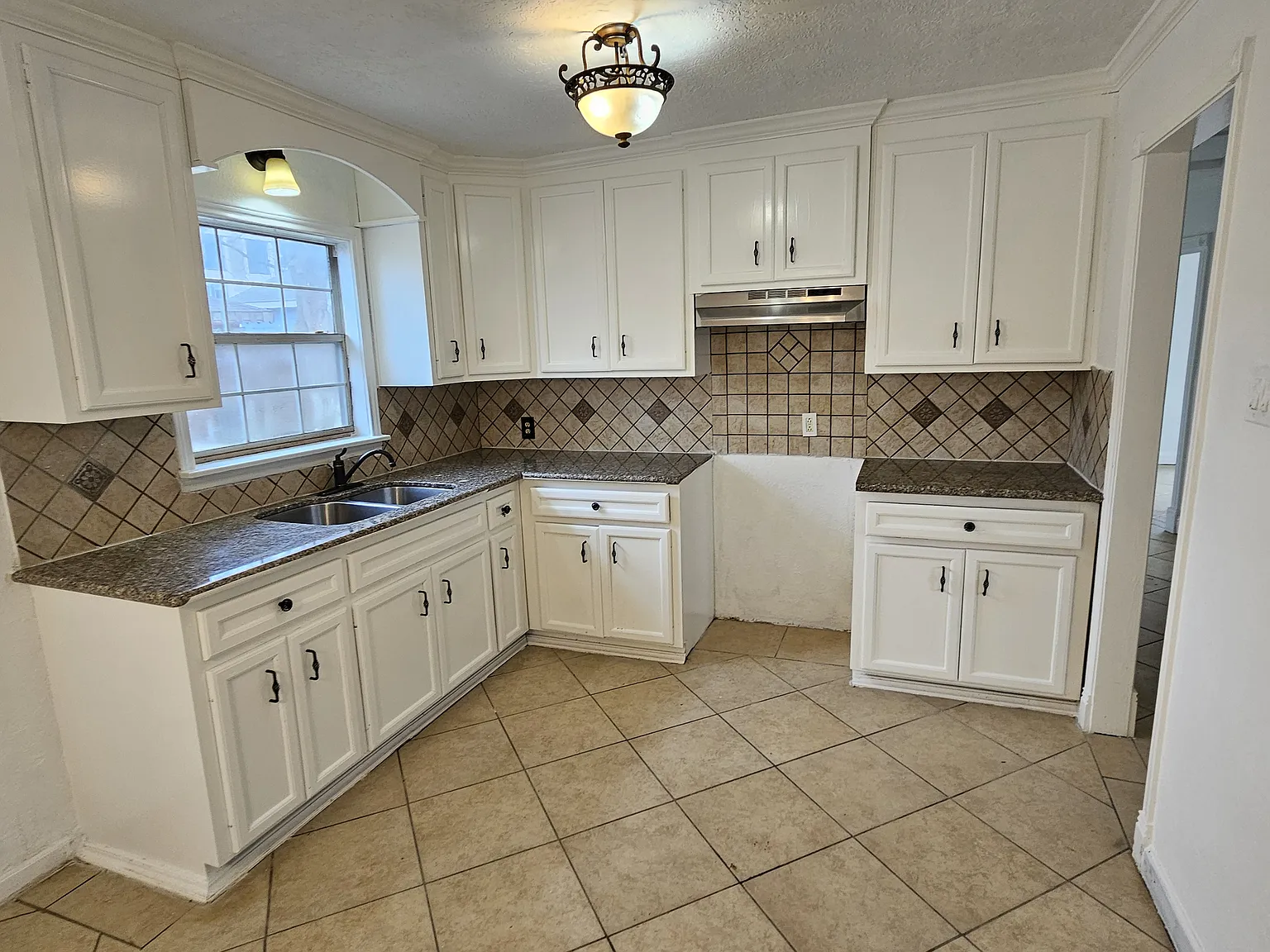 3 bed, 1200 sqft, $1,500 — Photo 4