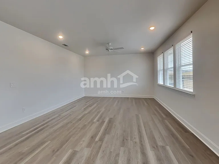 108 Punderson Dr — Photo 7