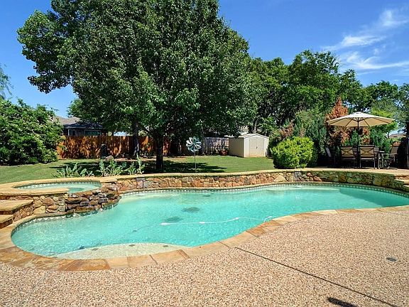 3rd image of 1525 Chase Oaks Dr