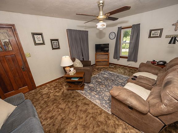 2nd image of 309 SE Circle Dr