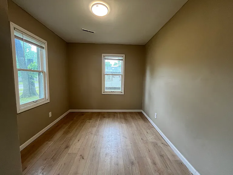 2015 Manz St — Photo 5