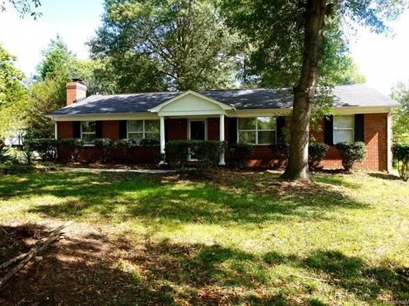 8205 Meadowind Cres, Charlotte, NC 28226
