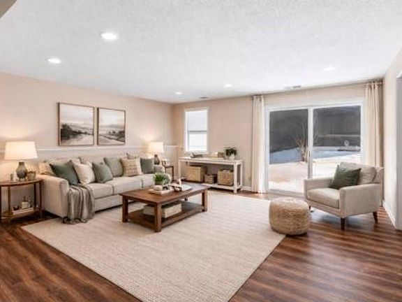 5th image of 12719 Huntington Ave S