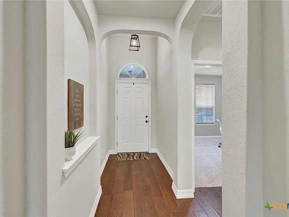 3rd image of 530 Zapata Cir