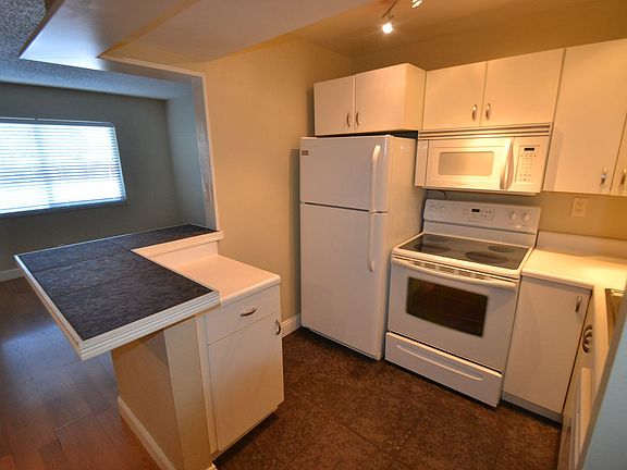 5th image of 1400 NE 54th St APT 106