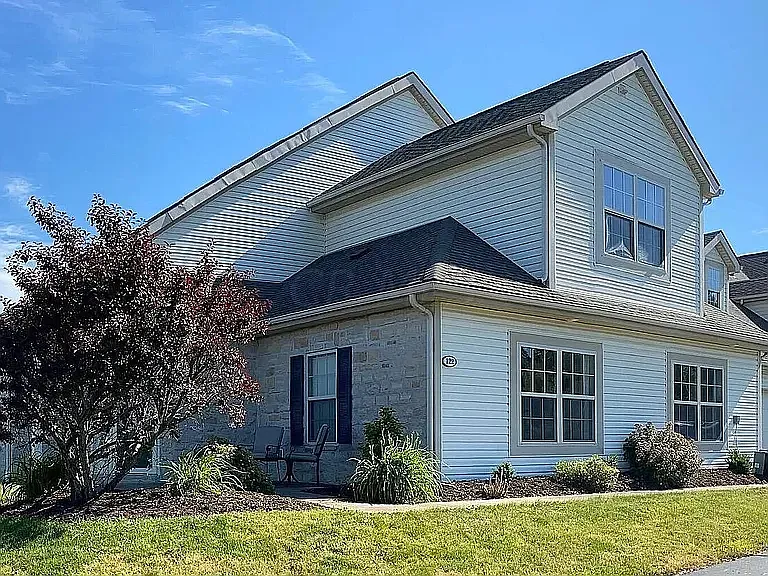 122 Maple Leaf Dr — Photo 1