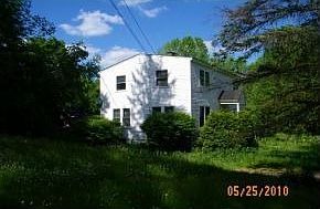 2nd image of 176 Centre St