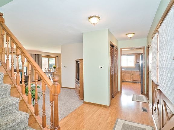 3rd image of 1918 N Kennicott Dr