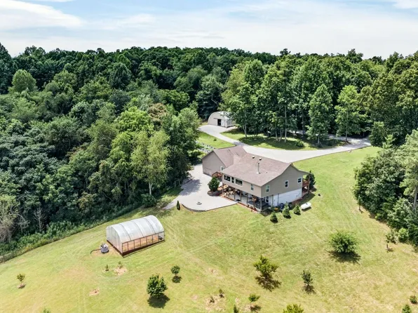 219 Zizka Dr, Sparta, TN 38583