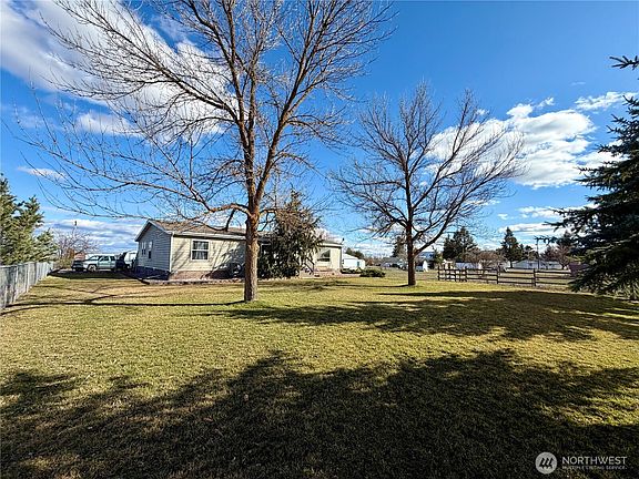 3rd image of 165 NE Dungan Street