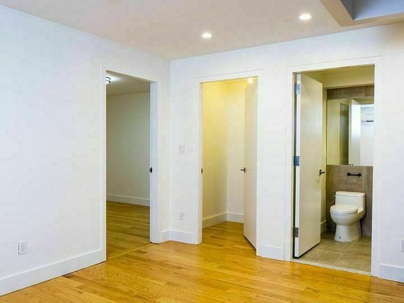 4th image of 621 Parkside Ave #1A