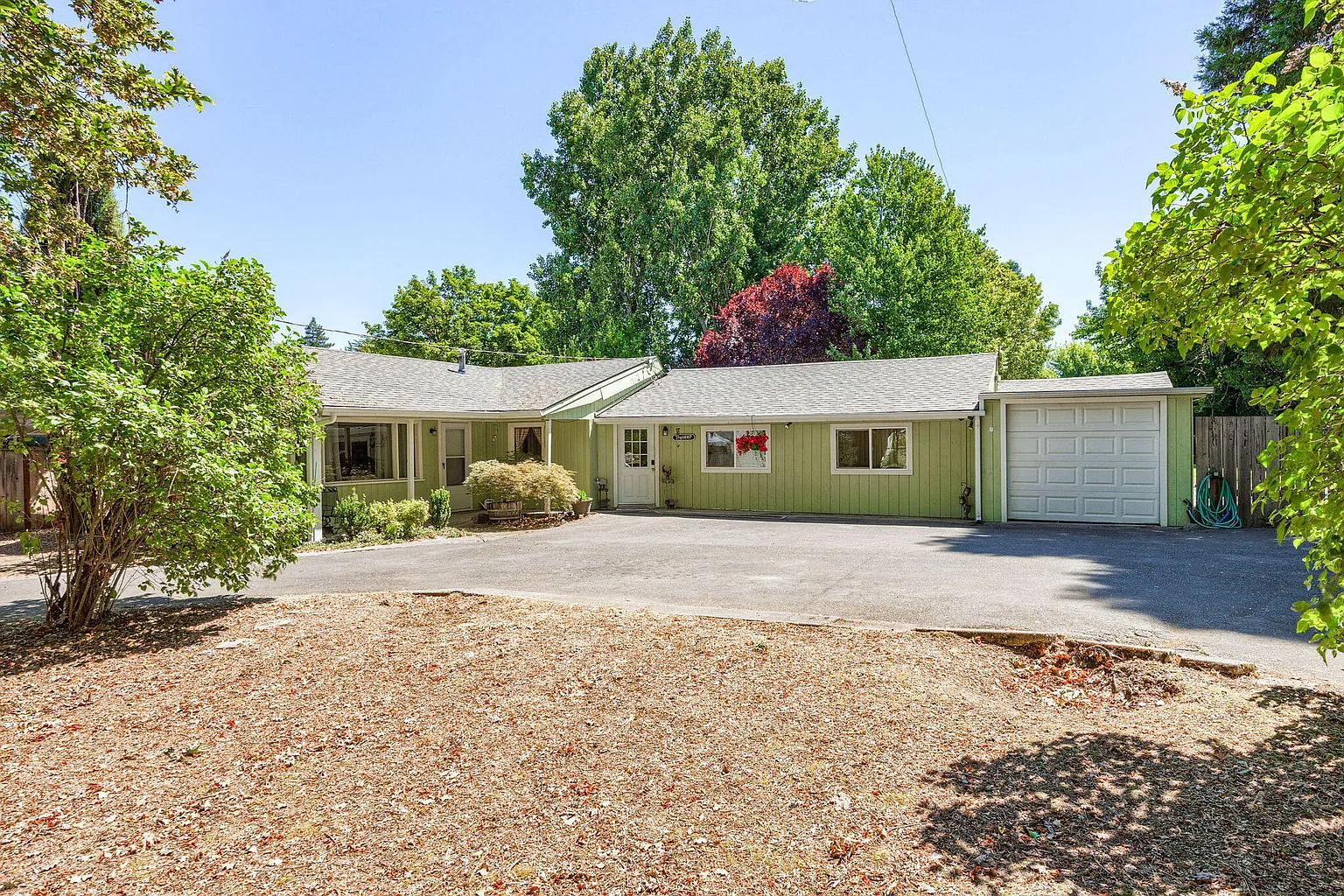 1255 Plummer Ave photo 1