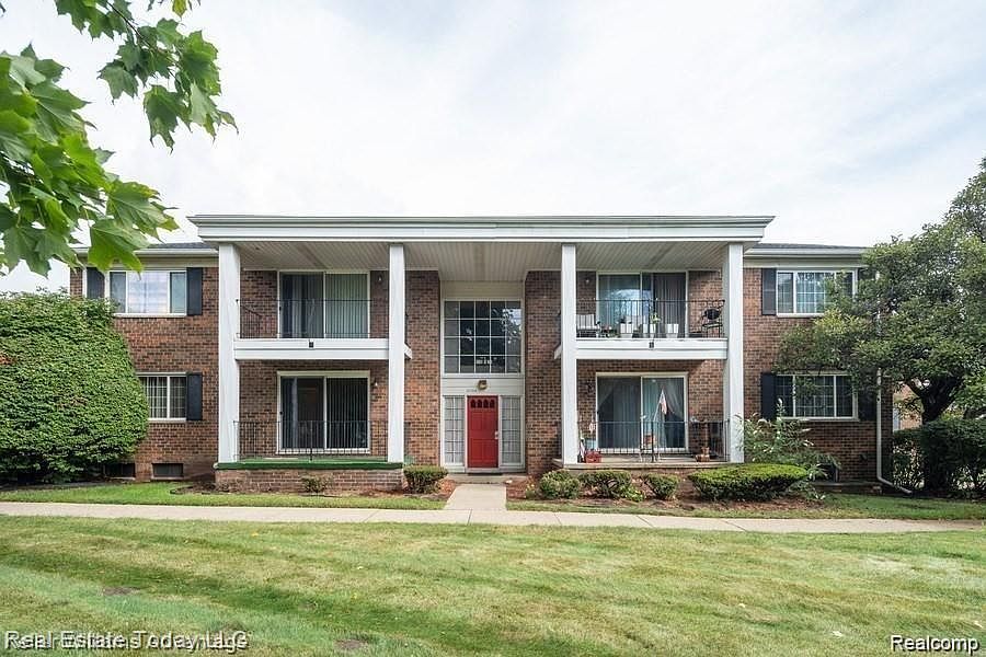 1st image of 25304 Shiawassee Cir N #105