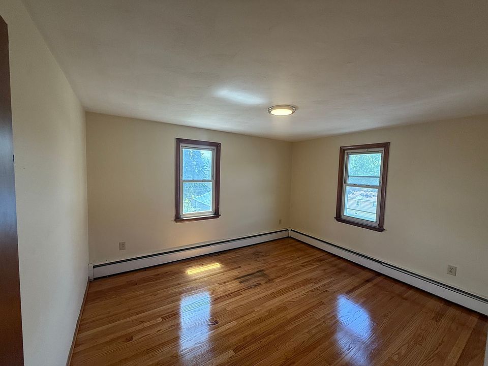 1st image of 520 Oak St