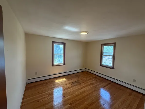 520 Oak St, Old Forge, PA 18518