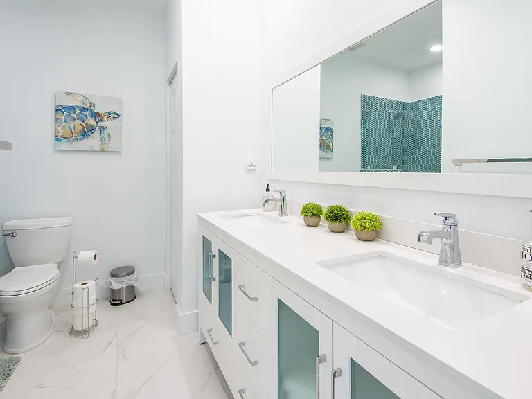 142 Avenue D — Photo 22