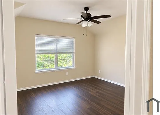 4 bed, 2336 sqft, $3,100 — Photo 4