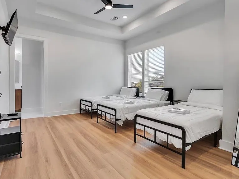 2709 Berry St — Photo 21
