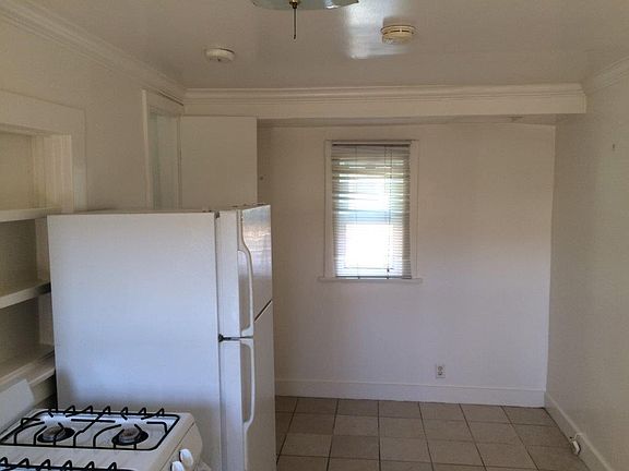 4th image of 335 1/4 W 57th St