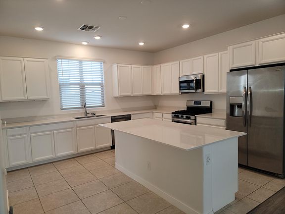 4th image of 1152 E Newland Dr
