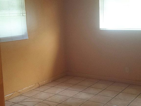 4th image of 6611 SW 19th Ct