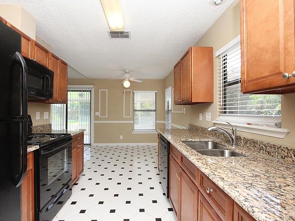 4th image of 105 Autumn Springs Dr