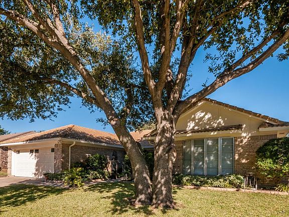2nd image of 613 Robinhood Ln