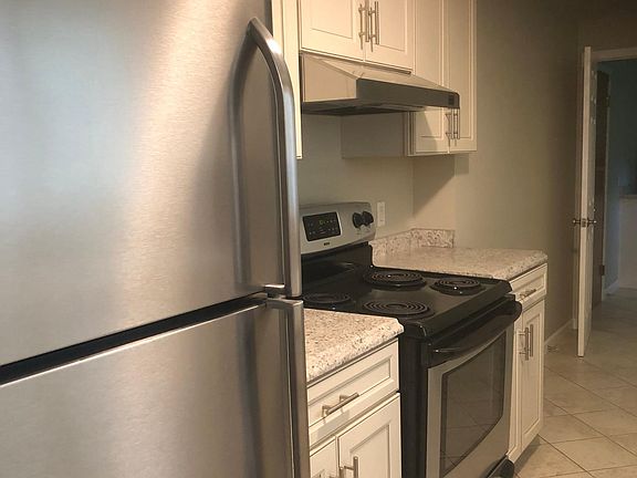 5th image of 11902 Woodbine Ln SW