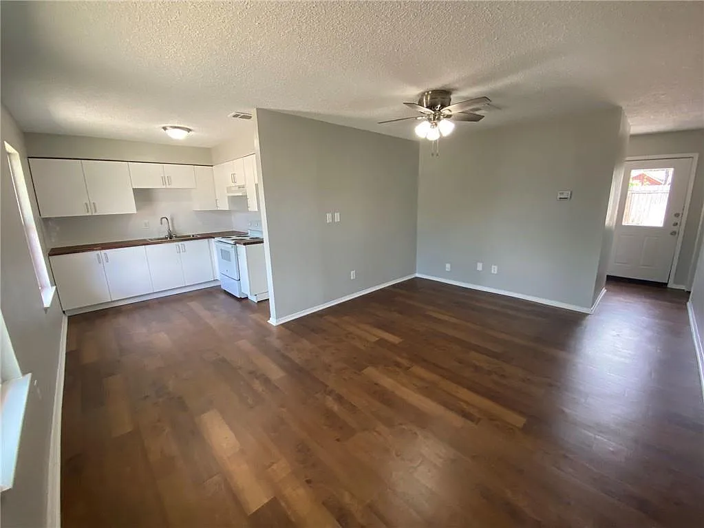 2 bed, 1075 sqft, $1,500 — Photo 2