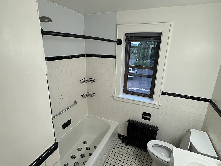 35 Rapallo Ave #3E — Photo 19