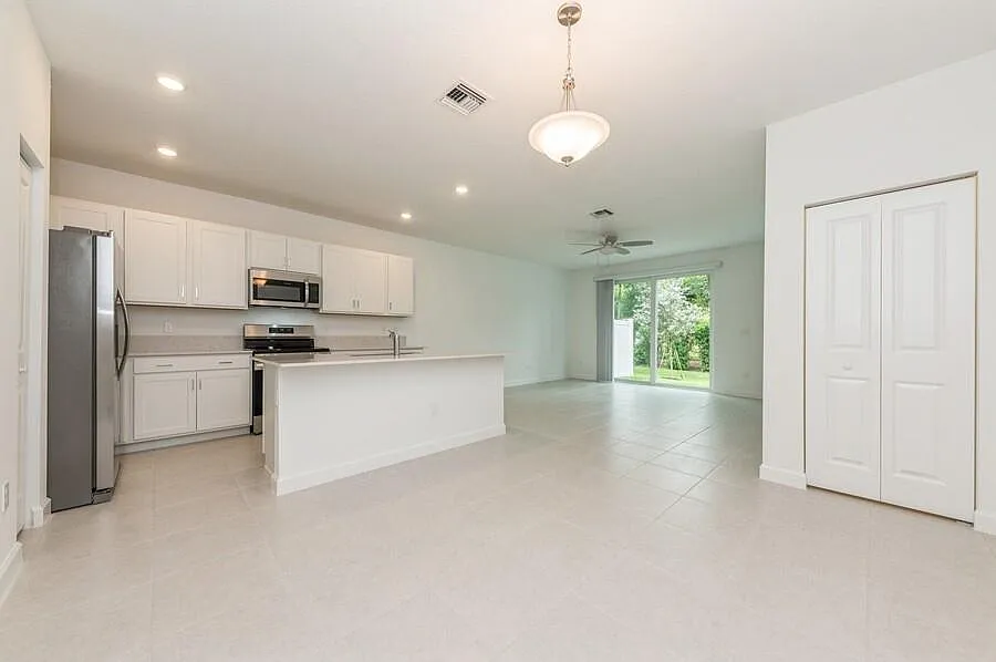3 bed, 2.5 bath, 1628 sqft, $2,900 — Photo 4