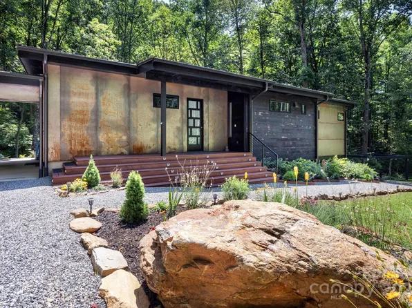 369 Martins Creek Rd, Barnardsville, NC 28709