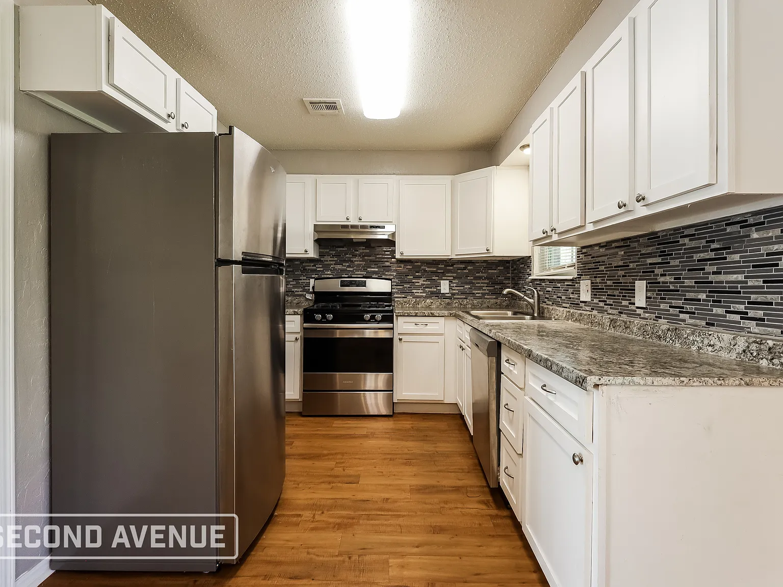 3 bed, 1.0 bath, 1154 sqft, $1,295 — Photo 3