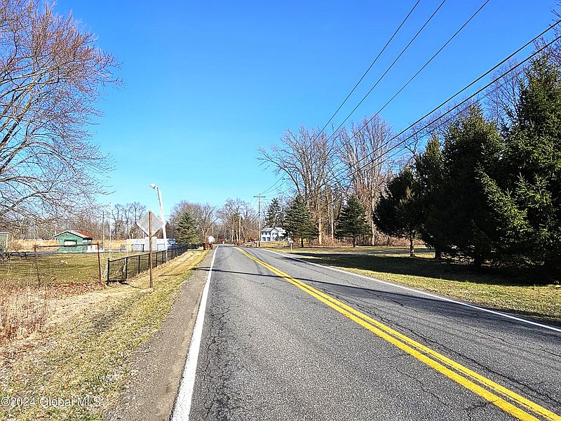 4th image of 545 Wemple Road