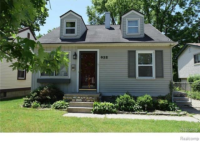 1st image of 432 Dewey St