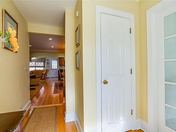 4th image of 235 Bellerose Ave