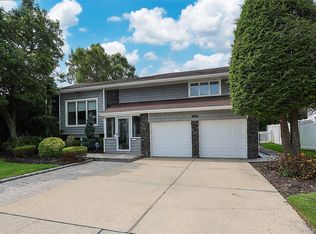 14 Glenn Dr, Woodbury, NY 11797